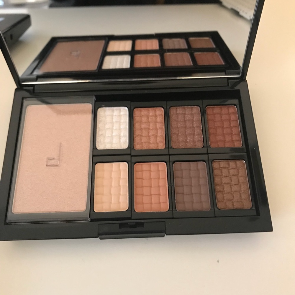 NWT Doucce Freematic Eyeshadow Pro Palette Nude